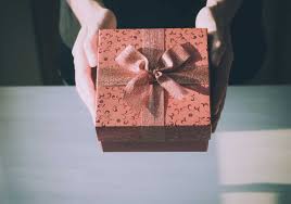 Hadiah Mahal Vs Hadiah Sederhana Mana Yang Lebih Berarti Dalam Hubungan