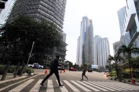 Kenapa Jalan Kaki Atau Naik Transportasi Umum Bisa Bikin Dompet Tebal